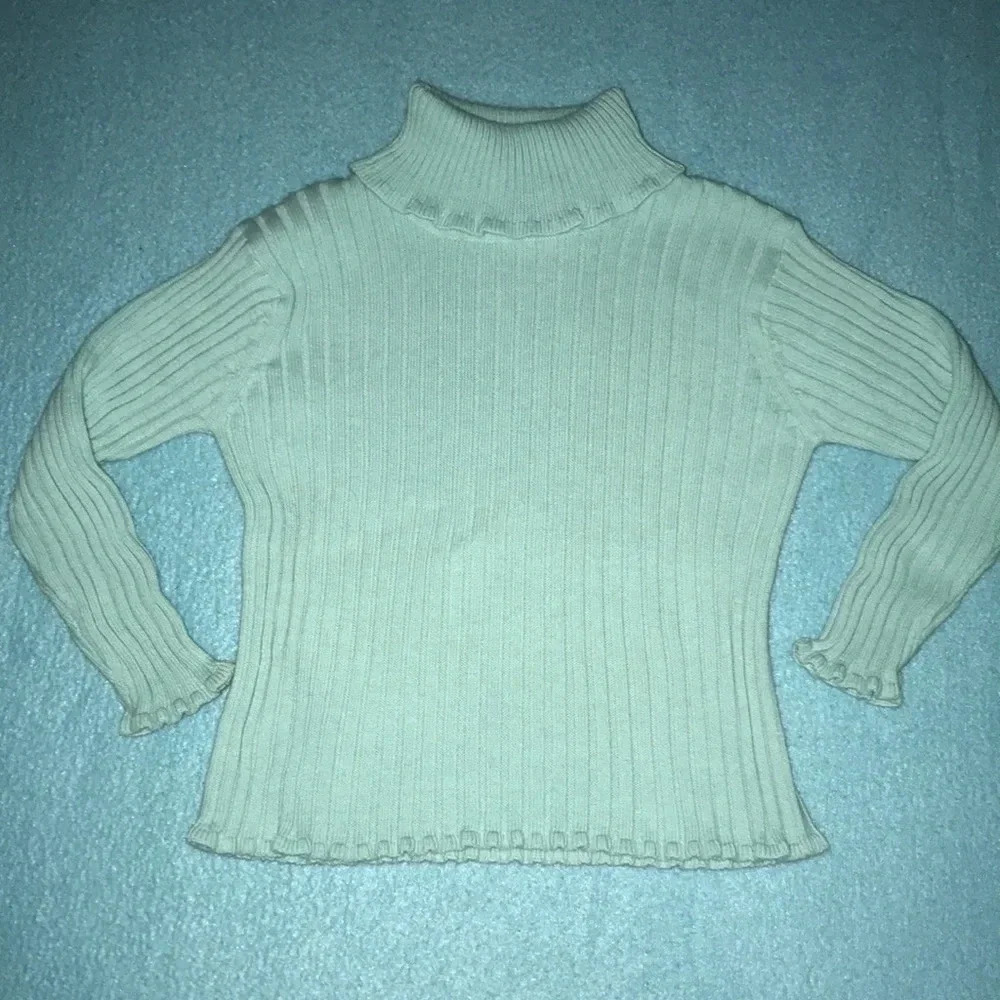 𝅺The Children’s Place ribbed scalloped sky blue sweater size 3T